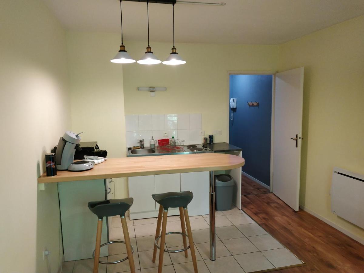 Bonvallet - Studio Paisible Et Chaleureux Avec Balcon Amiens Room photo